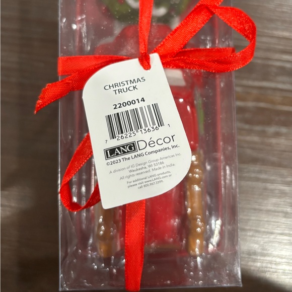 NWT 2-Piece Salt and Pepper Shaker Set with a Red Truck and Christmas Tree - Picture 4 of 5